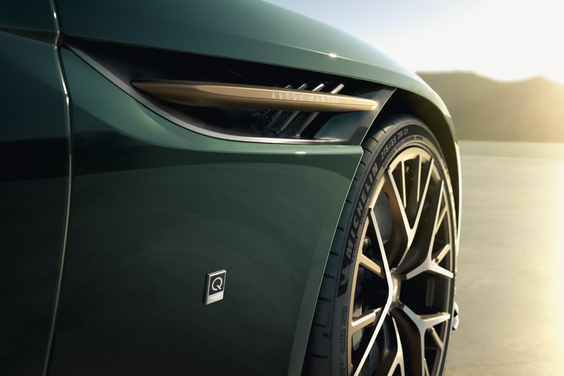 Aston Martin DB12 Volante 60th Anniversary (Automatic)